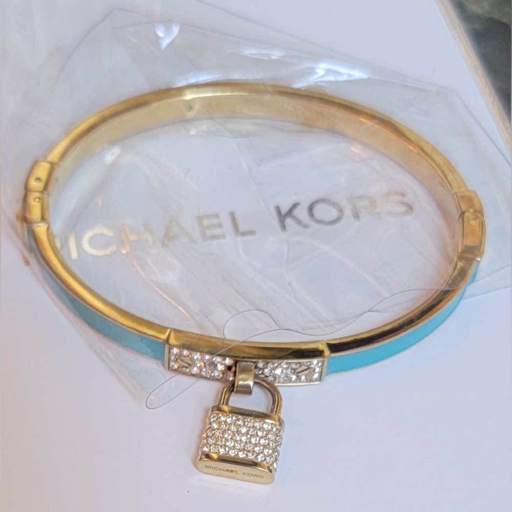 NEW MICHAEL KORS GOLD TONE CRYSTAL TURQUOISE ENAMEL PADLOCK BANGLE BRACELET